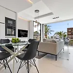 Black&white - Boutique With Sea Views