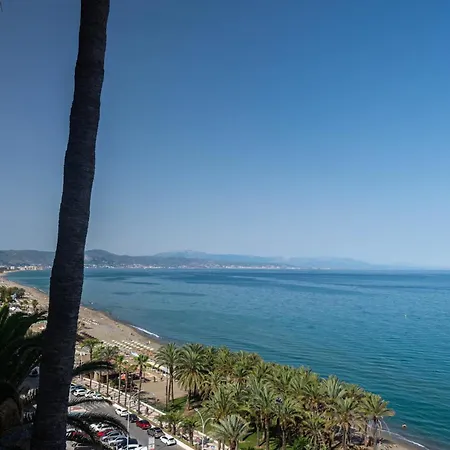 Black And White - Boutique With Sea Views * Τορρεμολίνος
