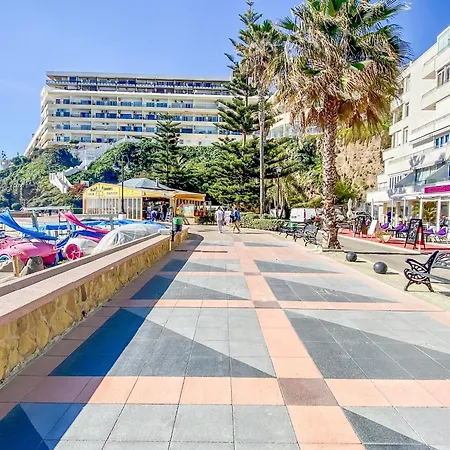 Black And White - Boutique With Sea Views Τορρεμολίνος