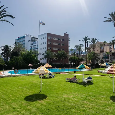 Black And White - Boutique With Sea Views * Τορρεμολίνος