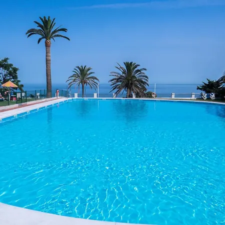 Black And White - Boutique With Sea Views Τορρεμολίνος