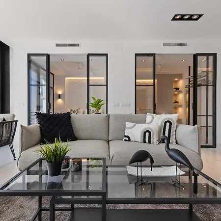 Black And White - Boutique With Sea Views Τορρεμολίνος