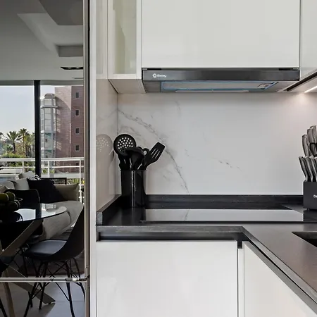 Black And White - Boutique With Sea Views Τορρεμολίνος