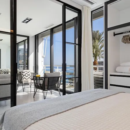 Black And White - Boutique With Sea Views