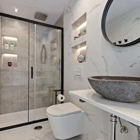 Black And White - Boutique With Sea Views