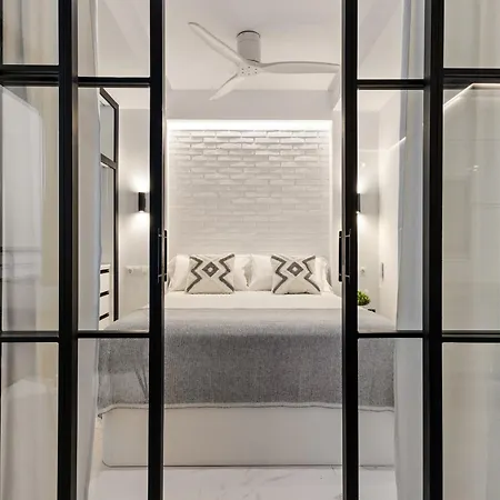Black And White - Boutique With Sea Views Τορρεμολίνος