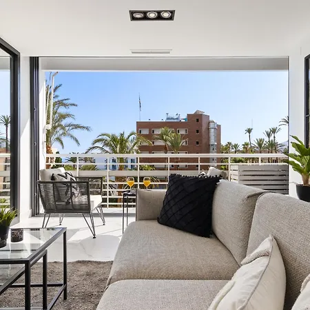 Black And White - Boutique With Sea Views Διαμέρισμα