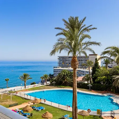 Διαμέρισμα Black And White - Boutique With Sea Views Τορρεμολίνος